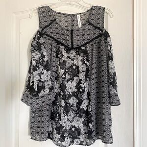 NY Collection Sheer Cut Out Shoulder Blouse | Size Small